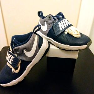 COPY - SAVAGE MIJO- Nike basketball shoes Team Hustle style. Size 13C